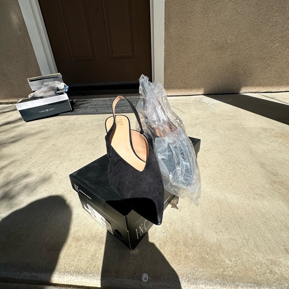 Black low heel - Picture 3 of 4